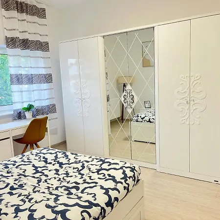 Schoenes In Einer 3er Wg-wohnung Geeignet Fuer Einen Mann Shared 아파트