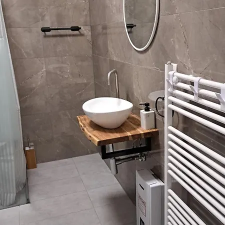 아파트 Schoenes In Einer 3er Wg-wohnung Geeignet Fuer Einen Mann Shared