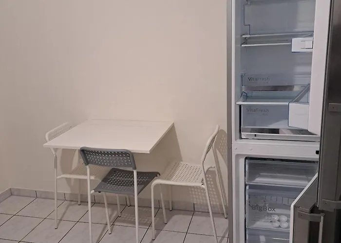 Schönes In Einer 3er Wg-wohnung Geeignet Für Einen Mann