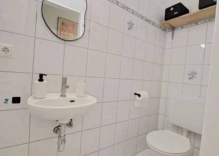 Apartment Schönes In Einer 3er Wg-wohnung Geeignet Für Einen Mann