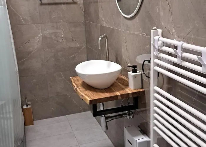 Apartment Schönes In Einer 3er Wg-wohnung Geeignet Für Einen Mann