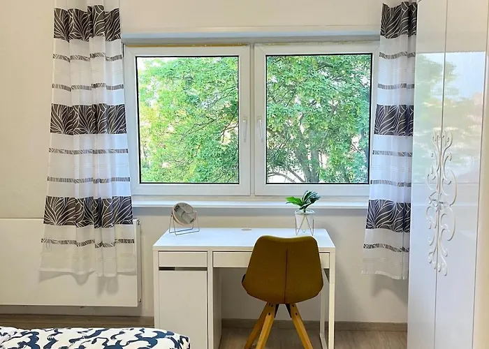 Apartment Schönes In Einer 3er Wg-wohnung Geeignet Für Einen Mann *