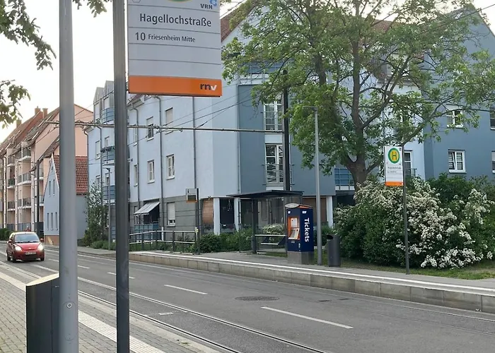 Schönes In Einer 3er Wg-wohnung Geeignet Für Einen Mann