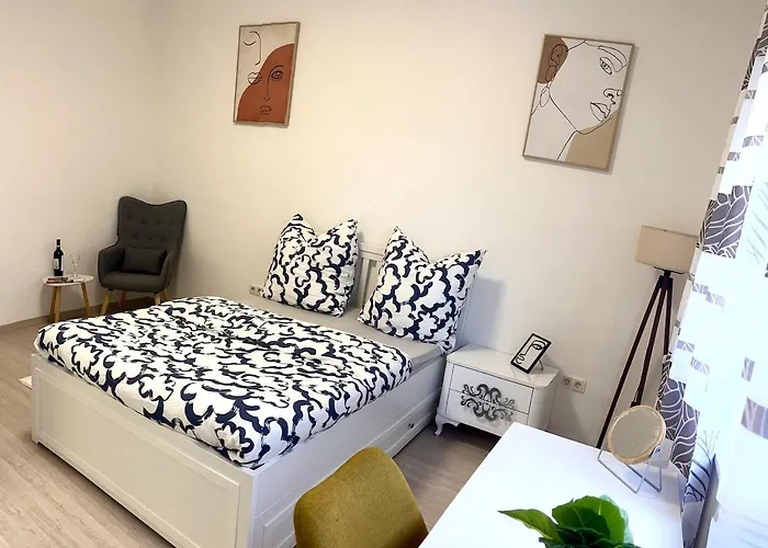 Apartment Schönes In Einer 3er Wg-wohnung Geeignet Für Einen Mann *