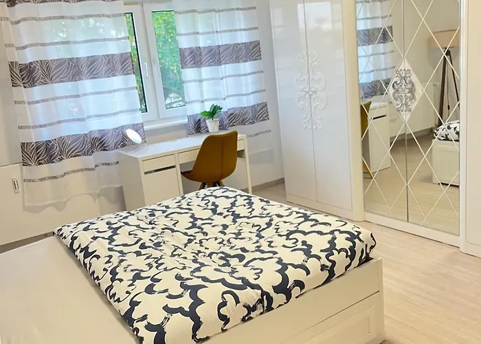 Schönes In Einer 3er Wg-wohnung Geeignet Für Einen Mann Apartment